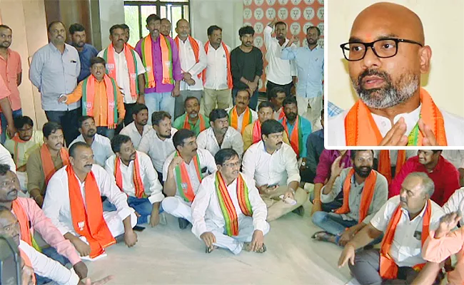 BJP Activists Slogans In Office Against MP Arvind - Sakshi