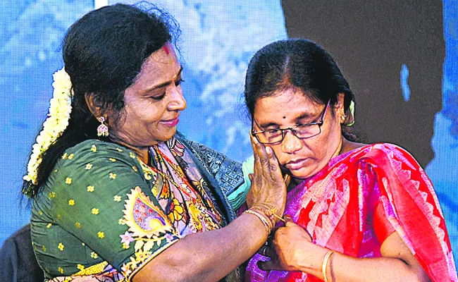 Governor Tamilisai on 24th Kargil Divas - Sakshi