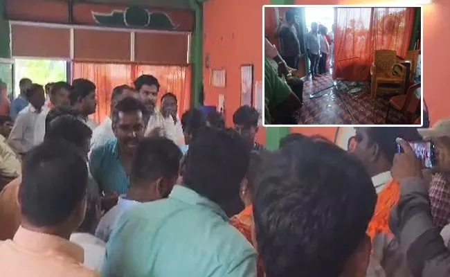 BJP Activists Attacked Party Office In Warangal Narsampet - Sakshi