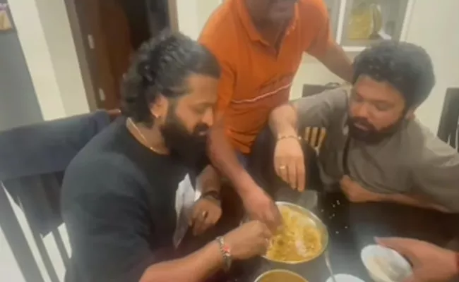 Rakshit Shetty Rishab And Pramod Had Dinner Same Plate - Sakshi