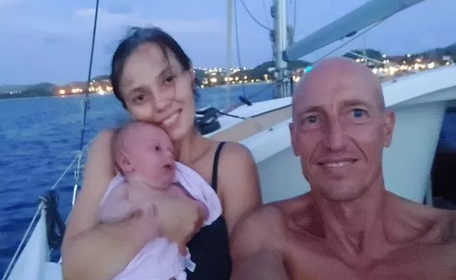 british couple flew 4000 miles to give birth on beach - Sakshi