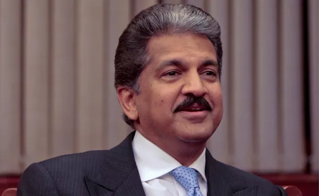 Anand Mahindra Shares Video Of Tribute To Independence Day - Sakshi