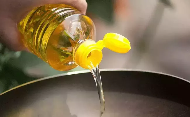 Edible oil imports up by 25pc in first 9 months of 2022 23 season - Sakshi