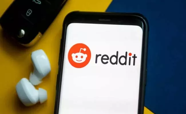 Russia fines Reddit for first time for not deleting banned content - Sakshi