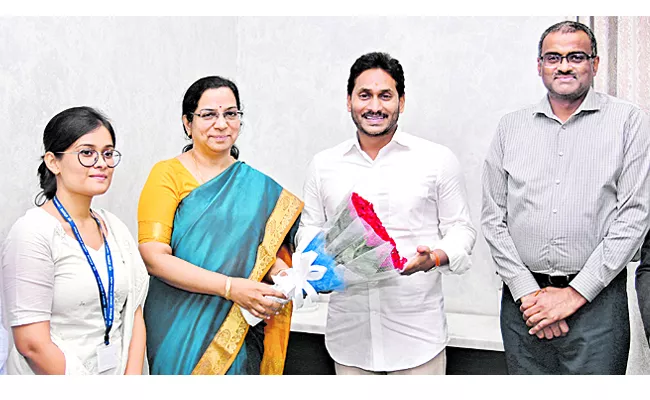 NITI Aayog Additional Secretary V Radha along with her colleagues called on Chief Minister YS Jagan Mohan Reddy  - Sakshi