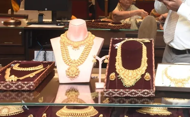 TANISHQ AARNA FOR VARAMAHALAKSHMI jewellery collection - Sakshi