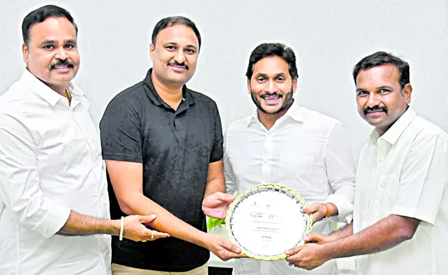 CM YS Jaganmohanreddy congratulated the representatives of Aqua Startup Company - Sakshi