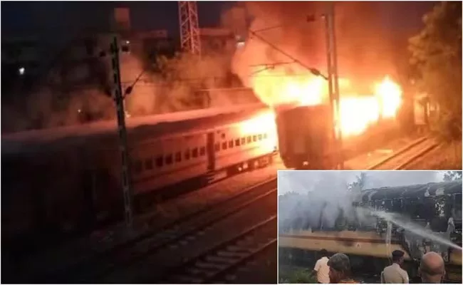 Terrible Fire Accident In Train Coaches At Madurai Railway Station - Sakshi