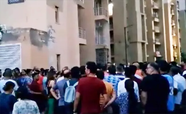 Woman Dies After Lift Crashes 8 Floors At Noida High Rise థociety - Sakshi