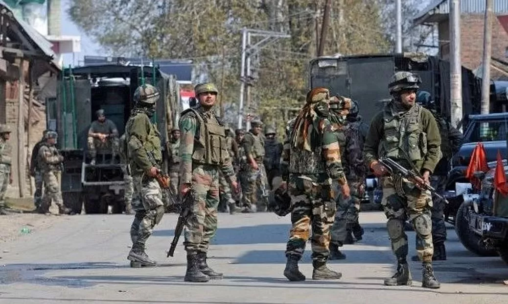 Army Soldiers Killed In Encounter With Terrorists In Kashmir Kulgam - Sakshi