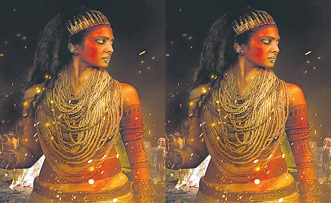 Malavika Mohanan First look Release from Thangalaan Movie - Sakshi