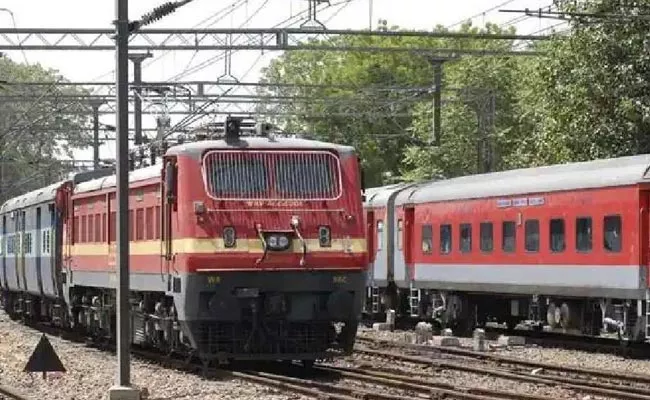 Indian Railways Has 2 5 Lakh Plus Posts Lying Vacant - Sakshi
