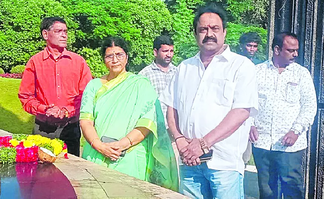 Lakshmi Parvathi visits NTR samadhi after Chandrababu Naidu sent to jail - Sakshi