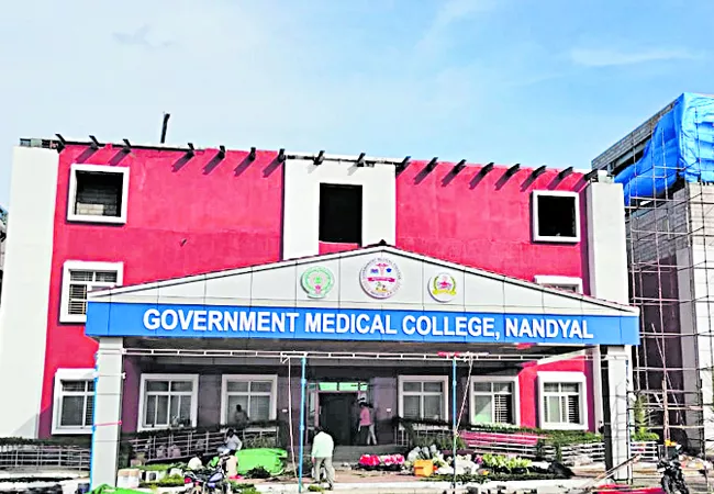 17 new medical colleges started by YSRCP government - Sakshi