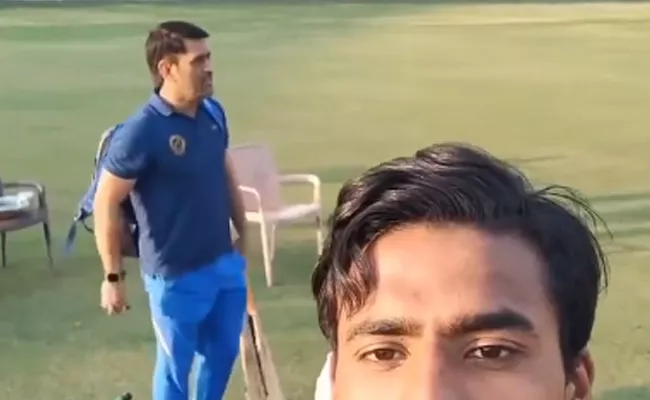 Dhoni Giving Lift On His Bike To This Young Cricketer Video Viral - Sakshi