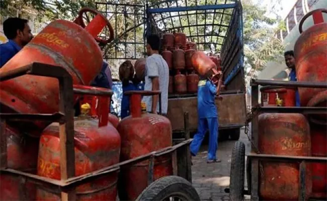 75 Lakh Free LPG Gas Connections in Pradhan Mantri Ujjwala Yojana Next 3 Years - Sakshi