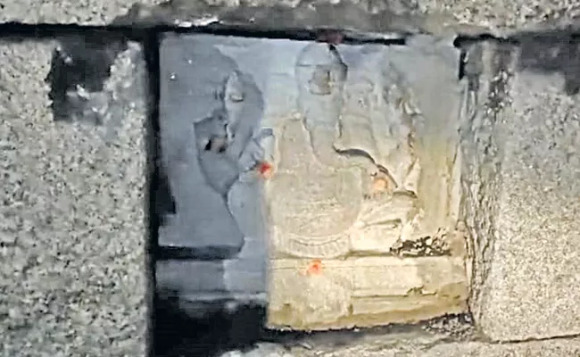 Stolen 11th century statues of Chandragiri - Sakshi