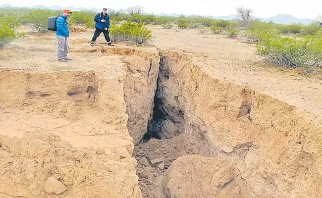 Giant cracks open up across the US - Sakshi