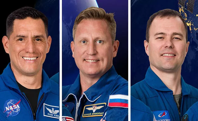 US Russia Joint Crew Returns After One Year Long Space Mission - Sakshi