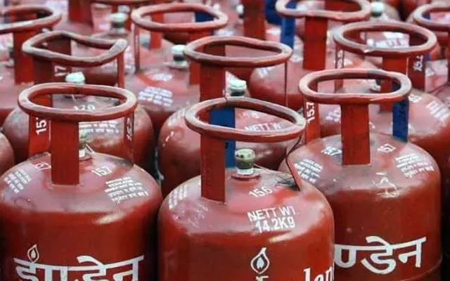 LPG Cylinder To Cost Rs 3000 If BJP Wins 2024 Elections TMC MP - Sakshi