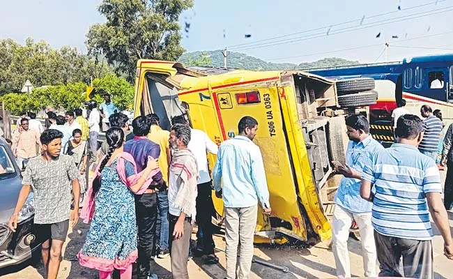 Private school bus overturned - Sakshi