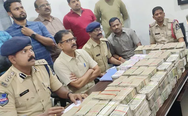 Massive Hawala Cash Seizure In Banjara Hills Hyderabad - Sakshi
