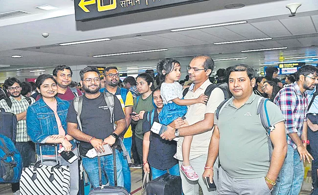 First flight under Operation Ajay carrying 212 Indians landing in delhi - Sakshi