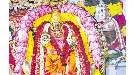 Dussehra festivities begins at Indrakeeladri in Vijayawada - Sakshi