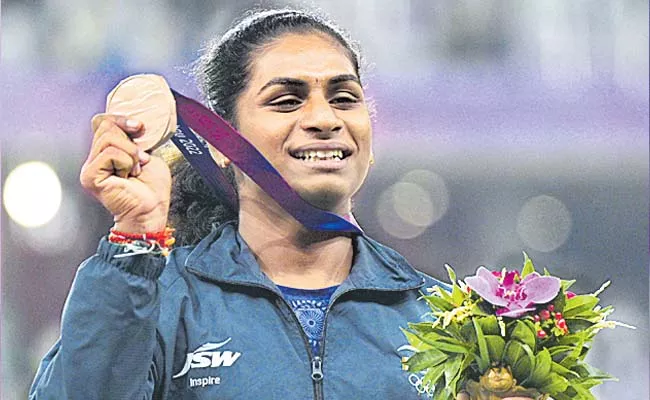 Athlete Nandini won bronze in the Asian Games - Sakshi