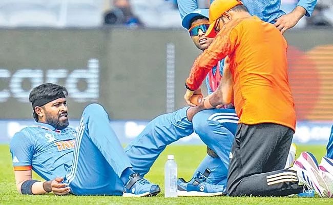Hardik Pandya is injured in Bangladesh match - Sakshi