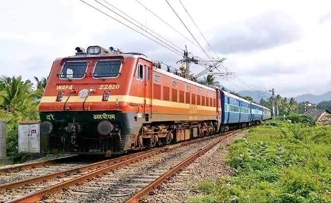 Railway Board Announces 4 per cent Increase in DA - Sakshi