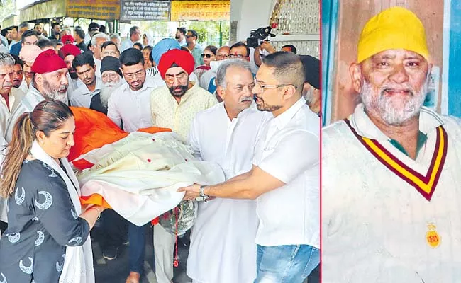 Indian spin legend Bishan Singh Bedi passes away - Sakshi