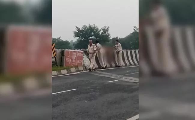 Bihar Cops Throw Accident Victim Body Into Canal - Sakshi