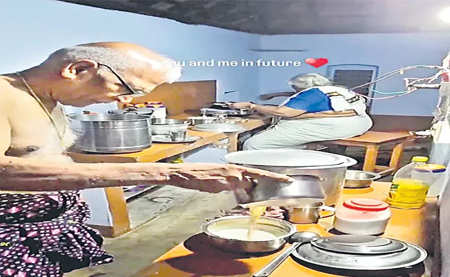 A video Of An Elderly Couple Preparing Lunch In Tamil Nadu - Sakshi