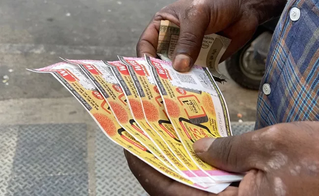 Kerala Lottery Agent Hits Jackpot Wins Rs 1 Crore - Sakshi