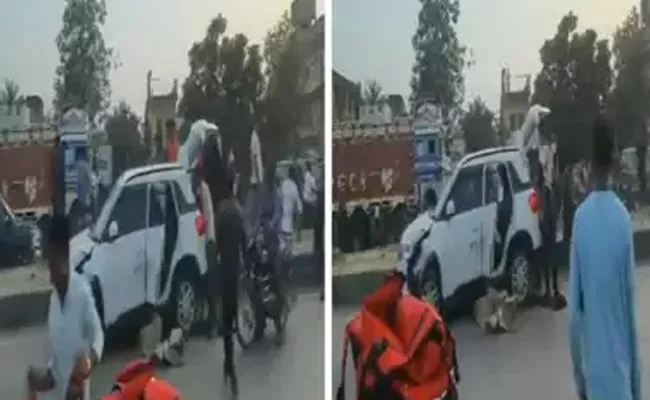 People loot liquor from car after crash on highway in Bihar viral video - Sakshi
