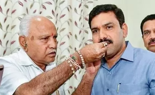BS Yediyurappa son Vijayendra Yediyurappa new Karnataka BJP chief - Sakshi