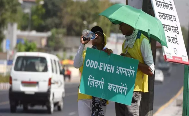 Odd Even Scheme Delhi has it Helped Bring down air Pollution - Sakshi