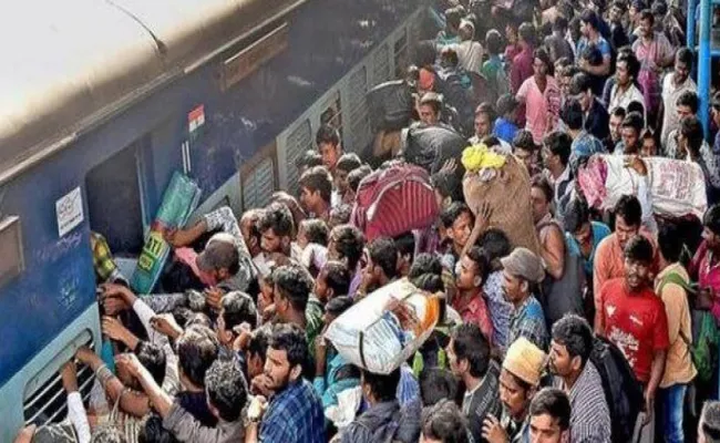 Rush Coaches Dirty WashRooms In Indian Railway - Sakshi