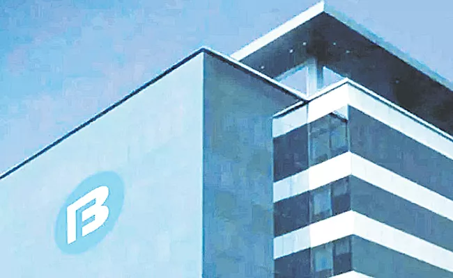 RBI orders Bajaj Finance to stop eCOM, Insta EMI Card loans - Sakshi