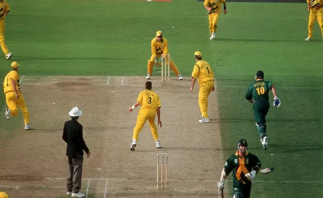 The Aus vs SA World Cup semifinal that ended in 213-213 tie - Sakshi
