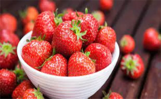 Eating 8 Strawberries A Day Prevent Depression And Dementia - Sakshi