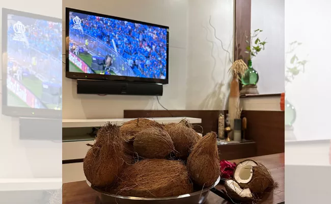 Thane Man Orders 51 Coconuts From Swiggy To Manifest Indias World Cup Win - Sakshi