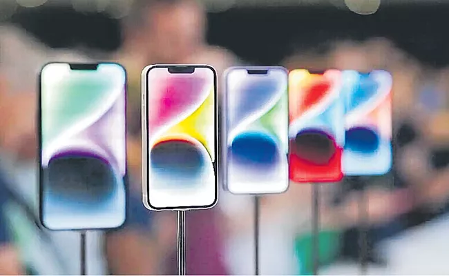 Apple Shatters Records in India Stagnant Smartphone Market - Sakshi
