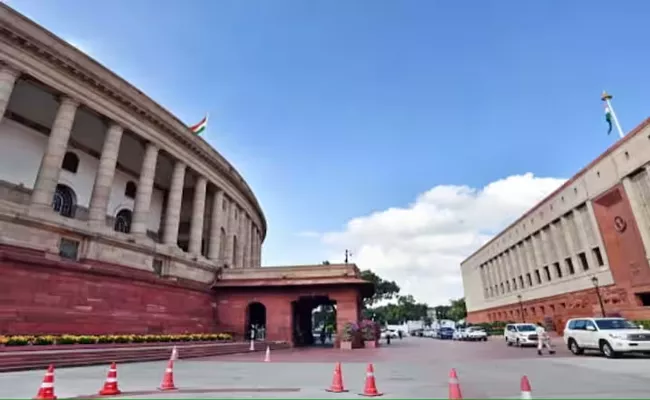 Parliament Panel Mulls Summoning Apple, Expresses Deep Concern - Sakshi
