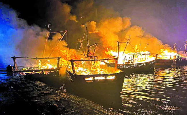 36 fishing boats destroyed in massive fire at Visakhapatnam harbour - Sakshi