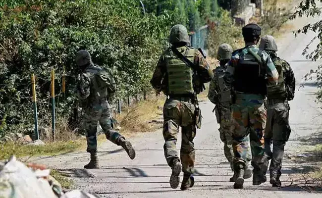 2 Army Officers 2 Soldiers Die Fighting Terrorists In Jammu And Kashmir - Sakshi