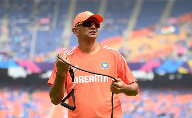 Rahul Dravid Not Keen On Contract Extension, VVS Laxman Set To Be Next India Head Coach - Sakshi