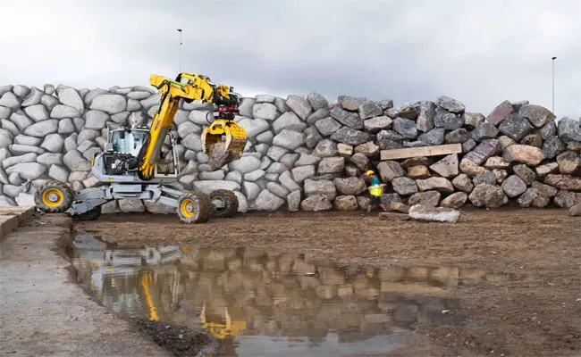 Robotic excavator builds a giant stone wall - Sakshi