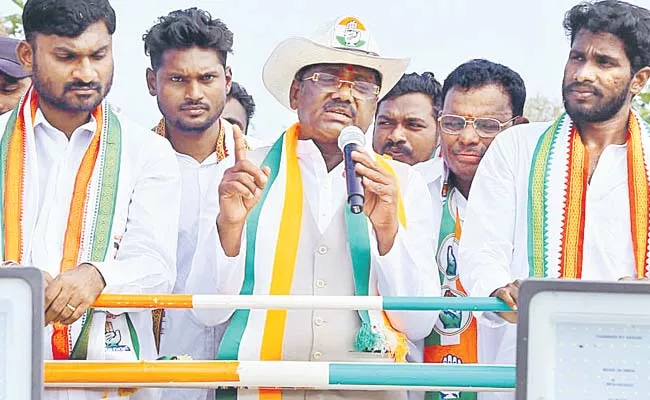 Chennuru Congress candidate Vivek in the election campaign - Sakshi